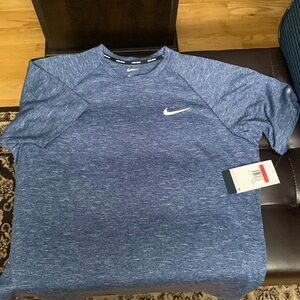 Mens Nwt Nike dry fit tee